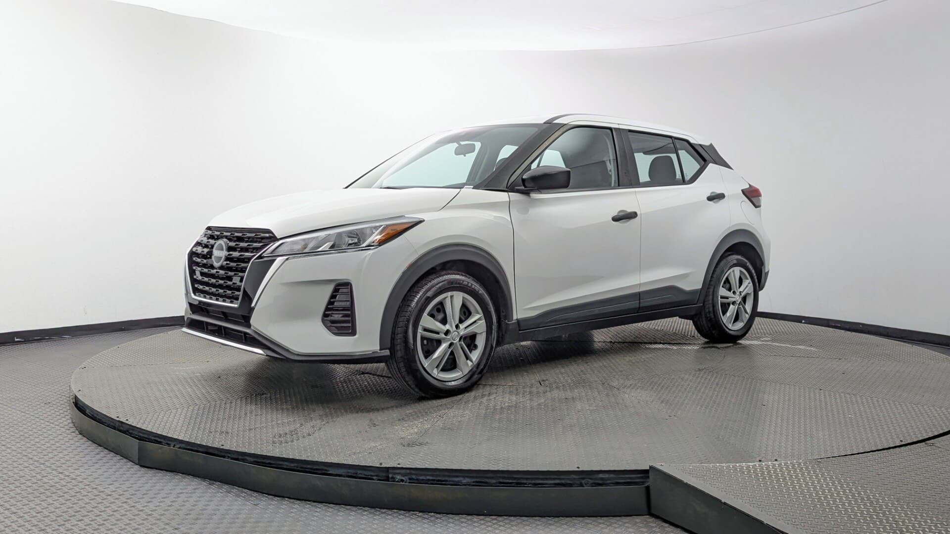 2023 NISSAN KICKS