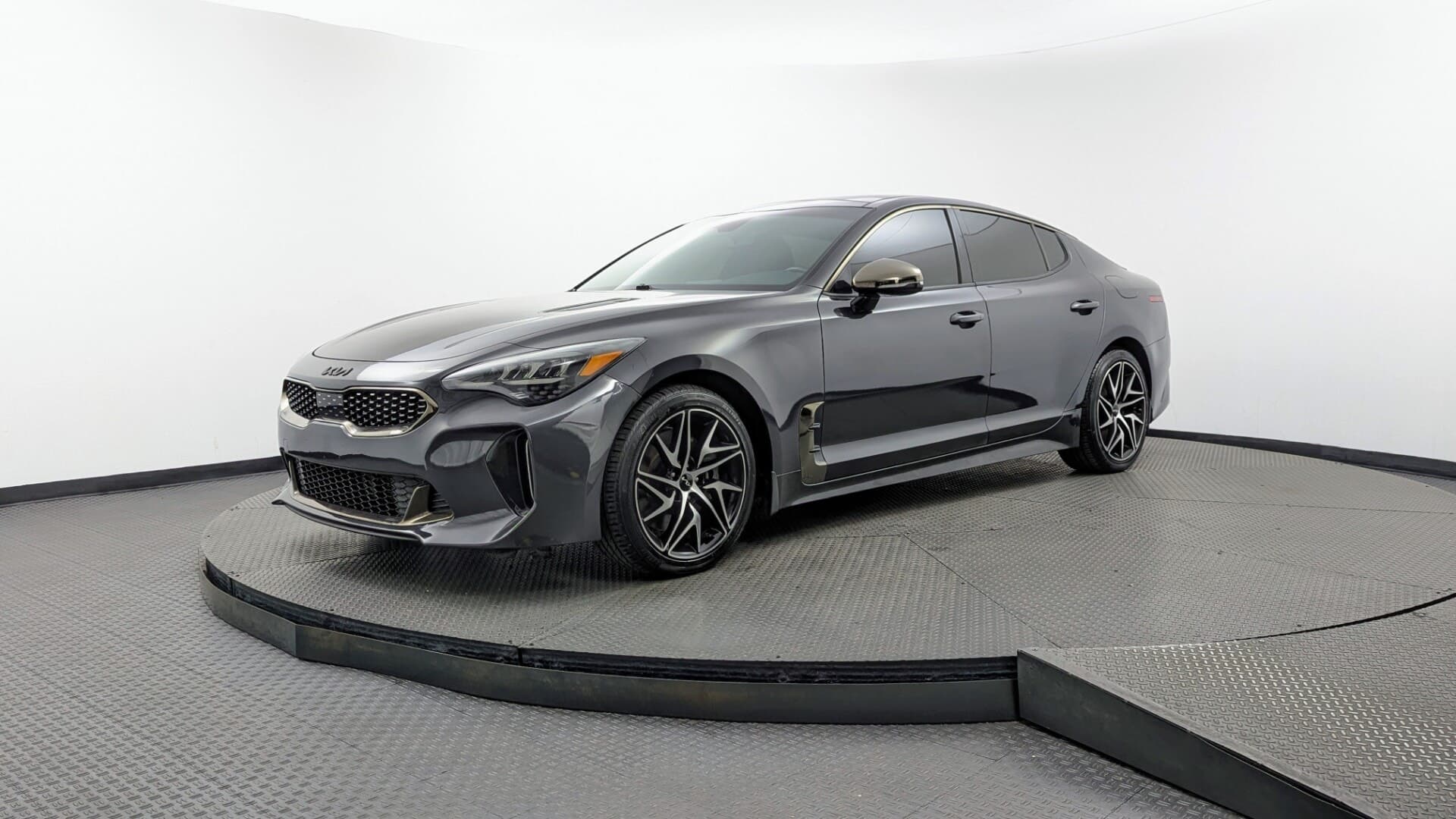 2023 KIA STINGER